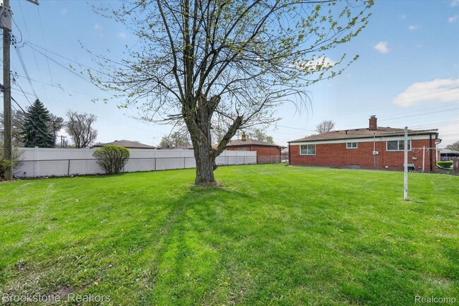 Building Photo - 30428 Iroquois Dr