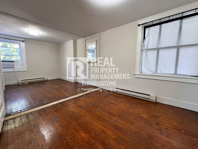 Building Photo - 2423 Parkview Ave