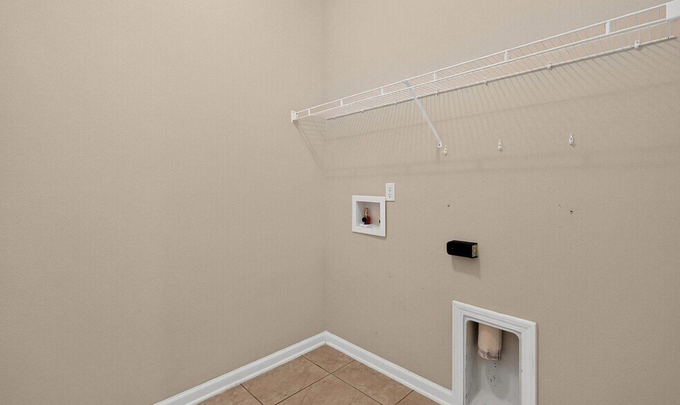 Building Photo - 72 Amistad Dr