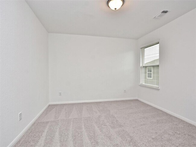 Building Photo - 3200 College Park Dr