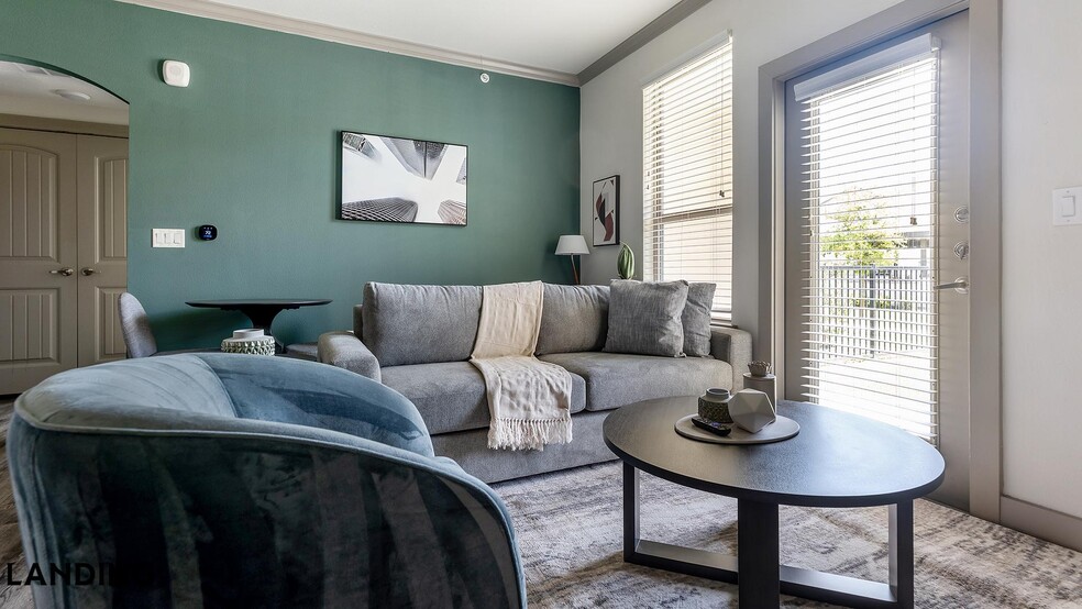 Building Photo - 12500 Shadowglen Trce