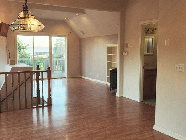 Building Photo - Easy access to the Birch Bay Coastline! La...