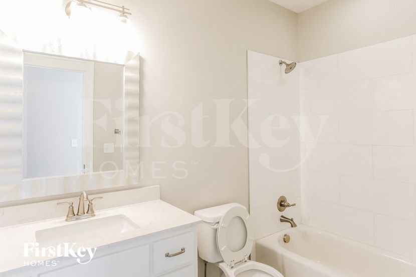 Building Photo - 13810 NW 73rd St