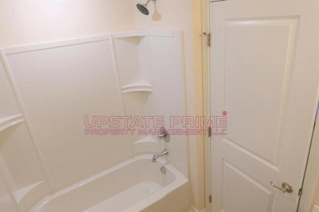 Building Photo - 204 Alderside Pl