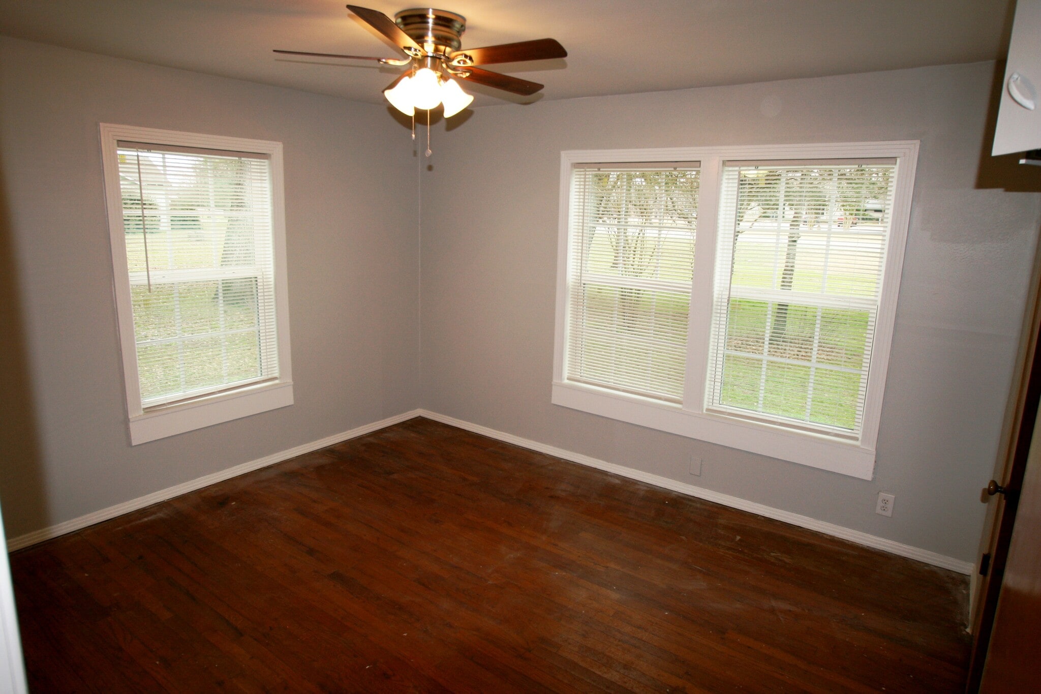 bedroom - 560 W Hwy 243