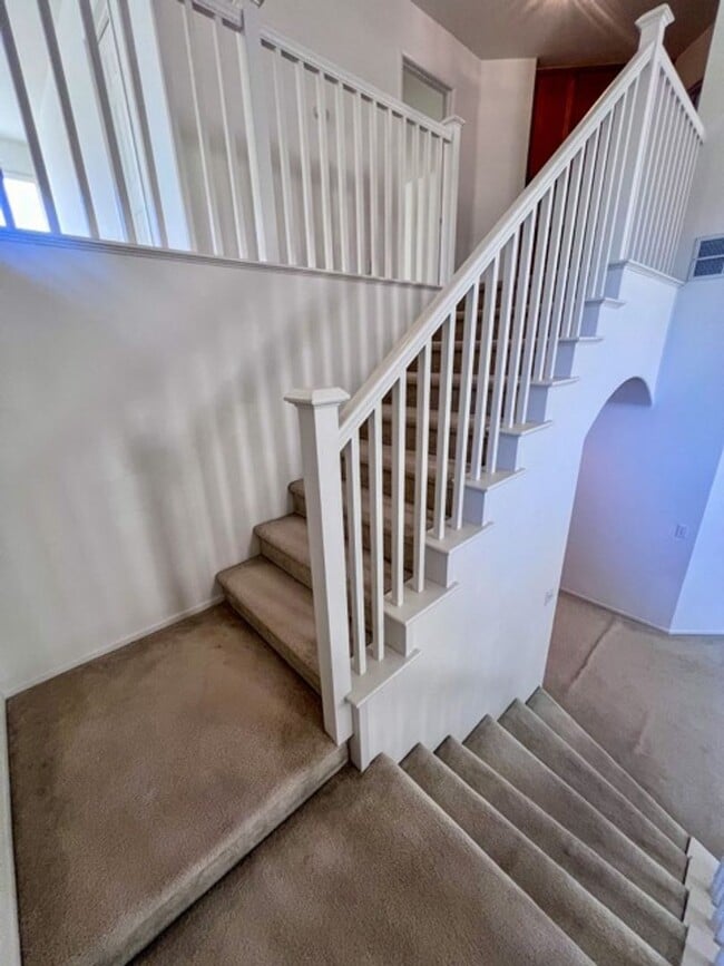 Building Photo - Large 4 bedroom Murrieta home with a loft ...