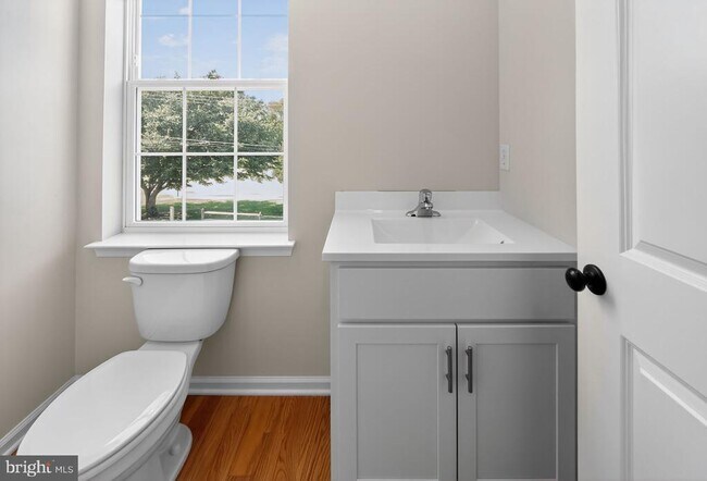 Building Photo - 43 Roosevelt Ave