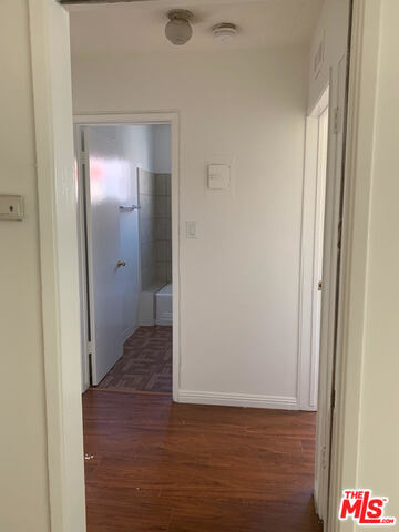 Building Photo - 832 S Gramercy Pl