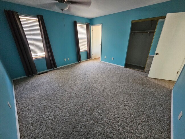 Building Photo - 3801 E Mallard Ln