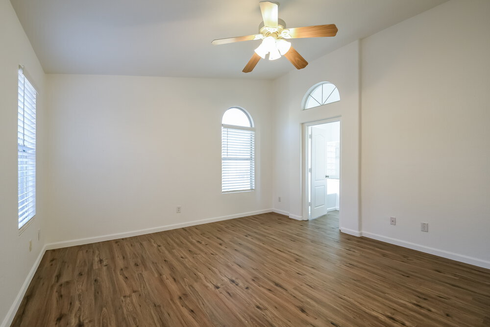 Building Photo - 9528 W Clara Ln