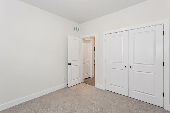 Building Photo - 5115/17 S Chase Ave