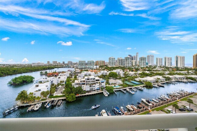 Building Photo - 400 Kings Point Dr
