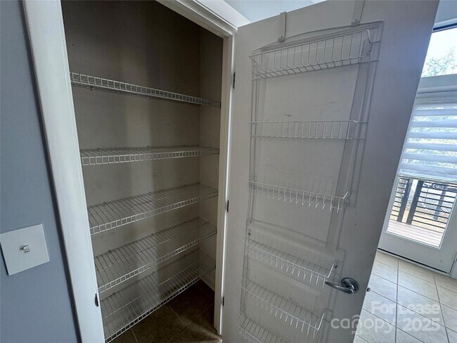 Building Photo - 559 New Bern Station Ct