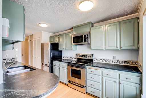 Building Photo - Queen Anne View Condo!!!