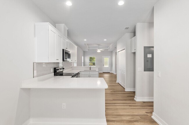 Building Photo - Historic Downtown Living – 3 Bed / 2 Bath Home