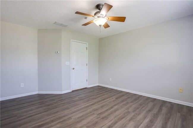 Building Photo - 1200 Charleston Ct