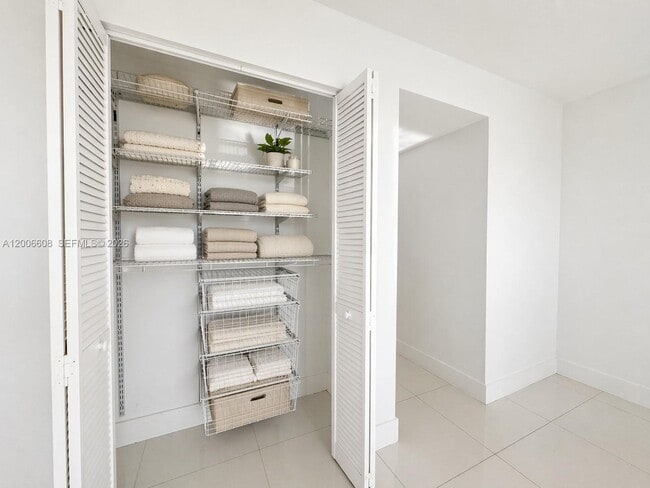 Building Photo - 210 Seaview Dr