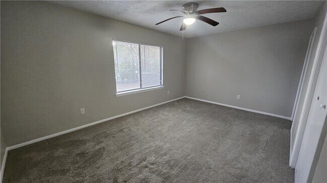 Building Photo - 2673 Stoneview Ct NW