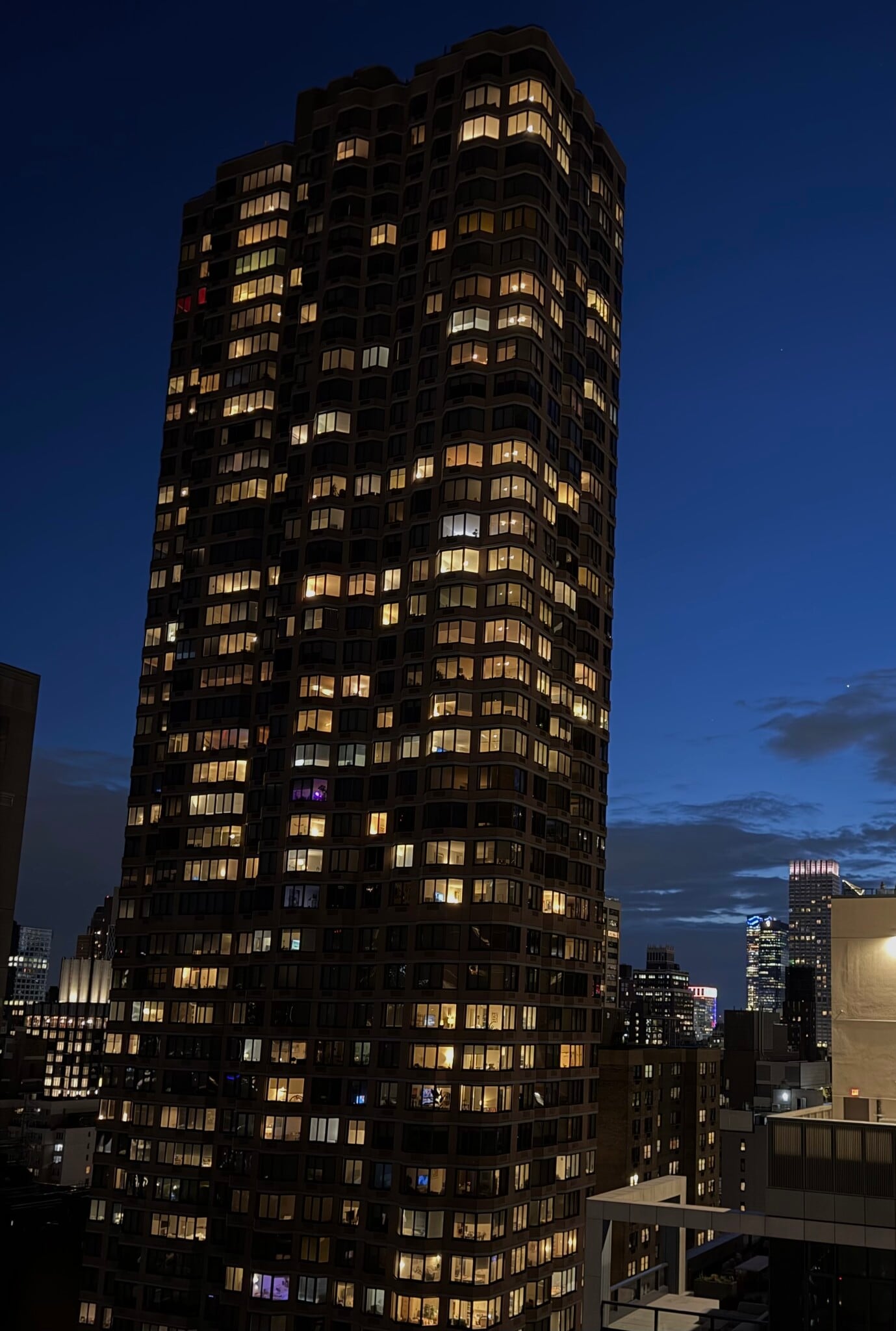 Skyline views - 300 E 40th St