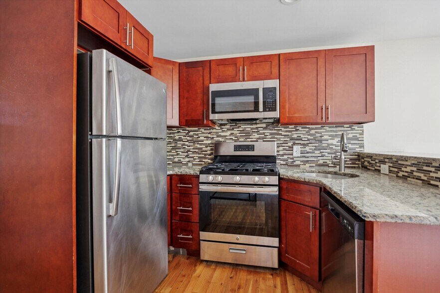 Building Photo - 861 N 20th St