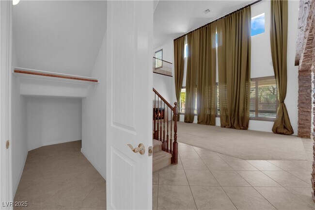 Building Photo - 8445 Cambrils Ave