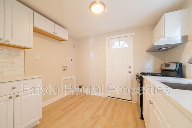 Building Photo - 115 N Delancy Pl