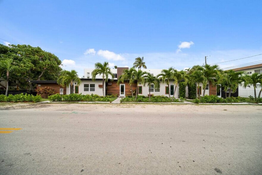 Building Photo - 1702 NE 9th St