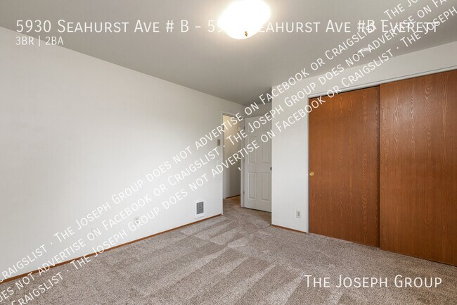 Building Photo - 5930 Seahurst Ave