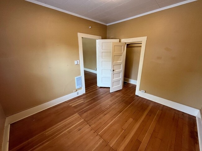 Building Photo - Historic Downtown Bend 1 Bed/1 Bath Unit - Harriman Street