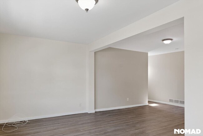 Building Photo - Charming 2BR Duplex in West Haven