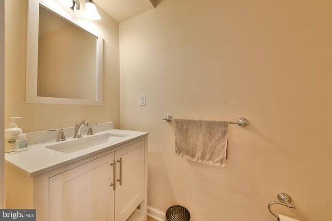 Building Photo - 702 Spice Bush