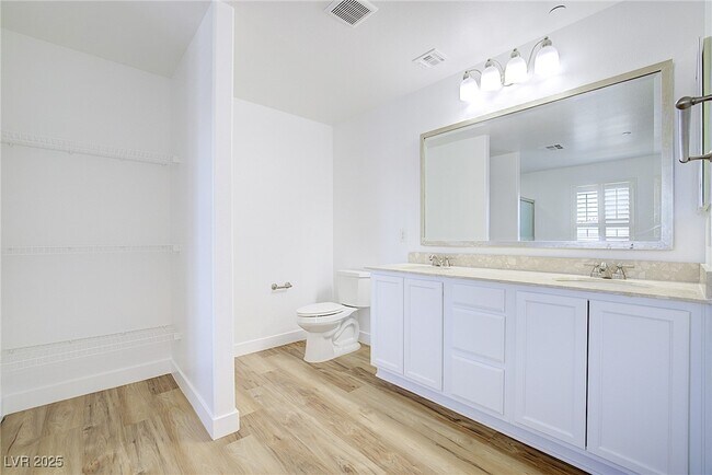 Building Photo - 2120 Waterlily View St