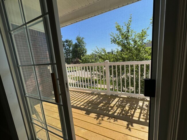 Building Photo - 5259 Twin Oaks Dr