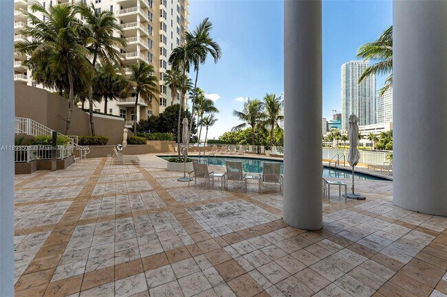 Building Photo - 801 Brickell Key Blvd