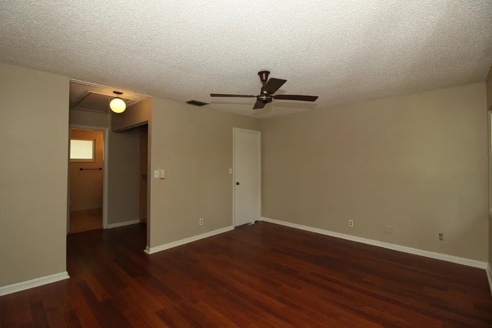 Building Photo - 8321 SW 39th Ct