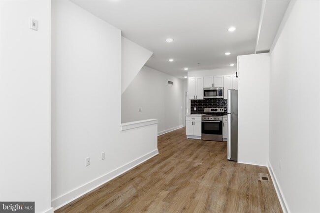 Building Photo - 2146 N Franklin St