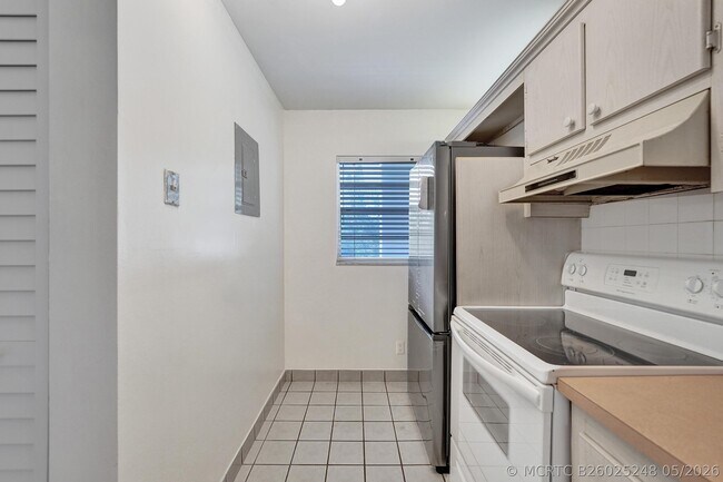 Building Photo - 9470 Poinciana Pl