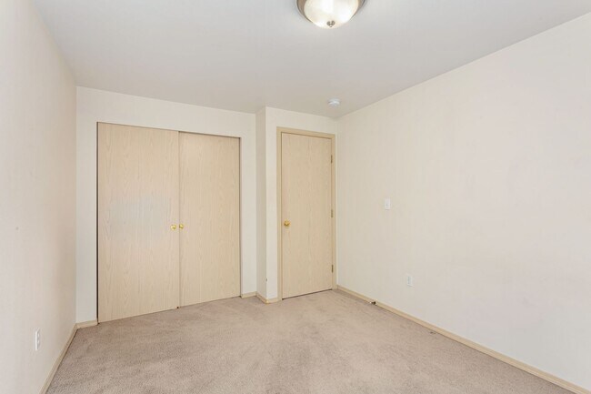 Building Photo - Spacious 3 Bed, 2 Bath Home with Garage & Large Yard in Puyallup!