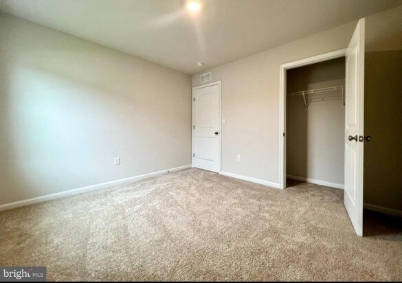 Building Photo - 522 Currant Cir