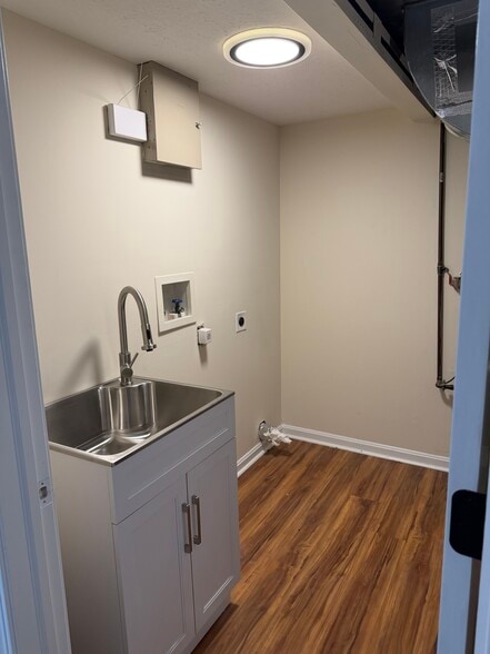 Building Photo - 8148 Chester Pky