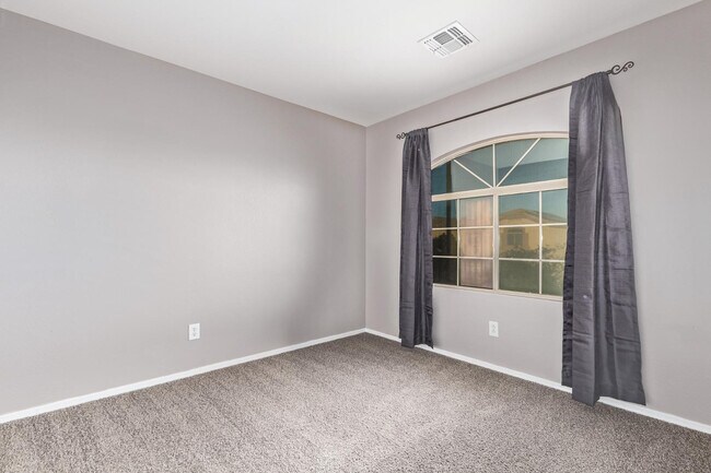 Building Photo - 1368 S 232nd Ave