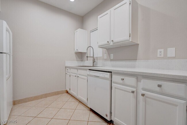 Building Photo - 6650 W Warm Springs Rd