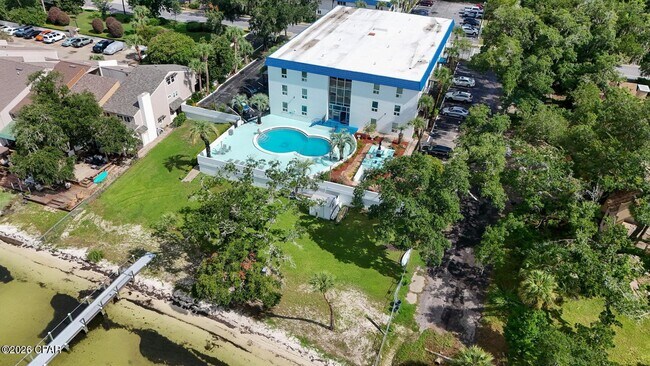 Building Photo - 316 Cherry St