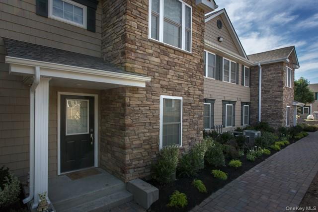 Building Photo - 100 Vista View Dr