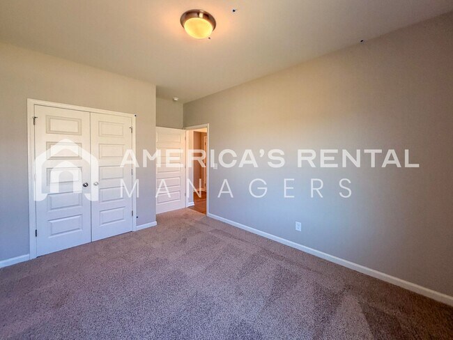 Building Photo - DEPOSIT PENDING!!! - Brand New Three Bedroom Hudson Plan for Rent in Tuscaloosa! Sign a 13-month ...