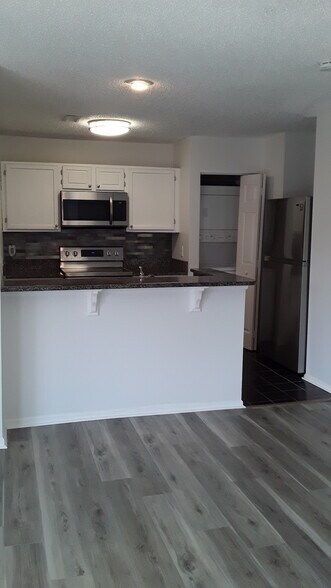 Building Photo - 18865 Vineyard Point Ln