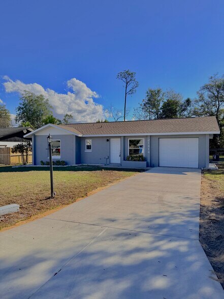 Building Photo - 21414 SW Honeysuckle St