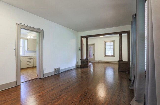 Building Photo - Beautiful 4 Bedroom Home Near Blackstone!