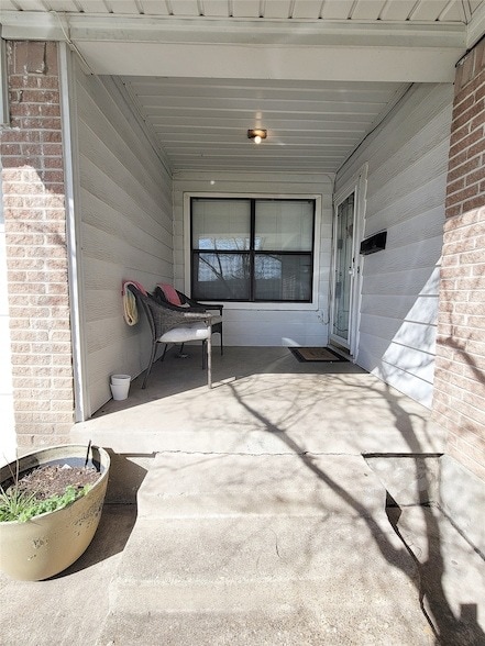 Building Photo - 738 Hawthorne Ln