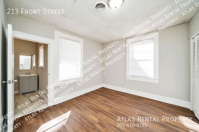 Building Photo - 213 Front St